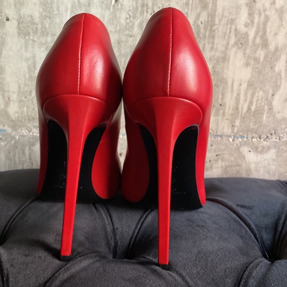 Saint Laurent  in Carmine red approx 5” stiletto - Picture 4 of 5